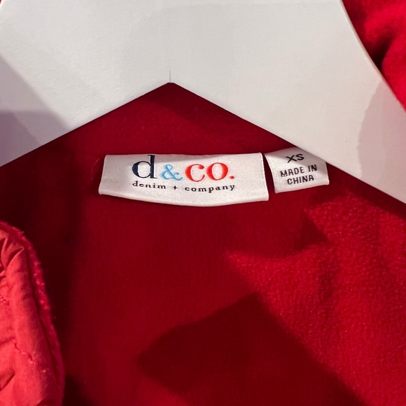 D & CO RED LINED VEST - Picture 2 of 6